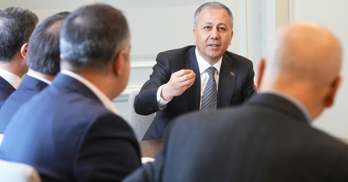 İçişleri Bakanı Yerlikaya, Ezidi toplumu temsilcilerini kabul etti