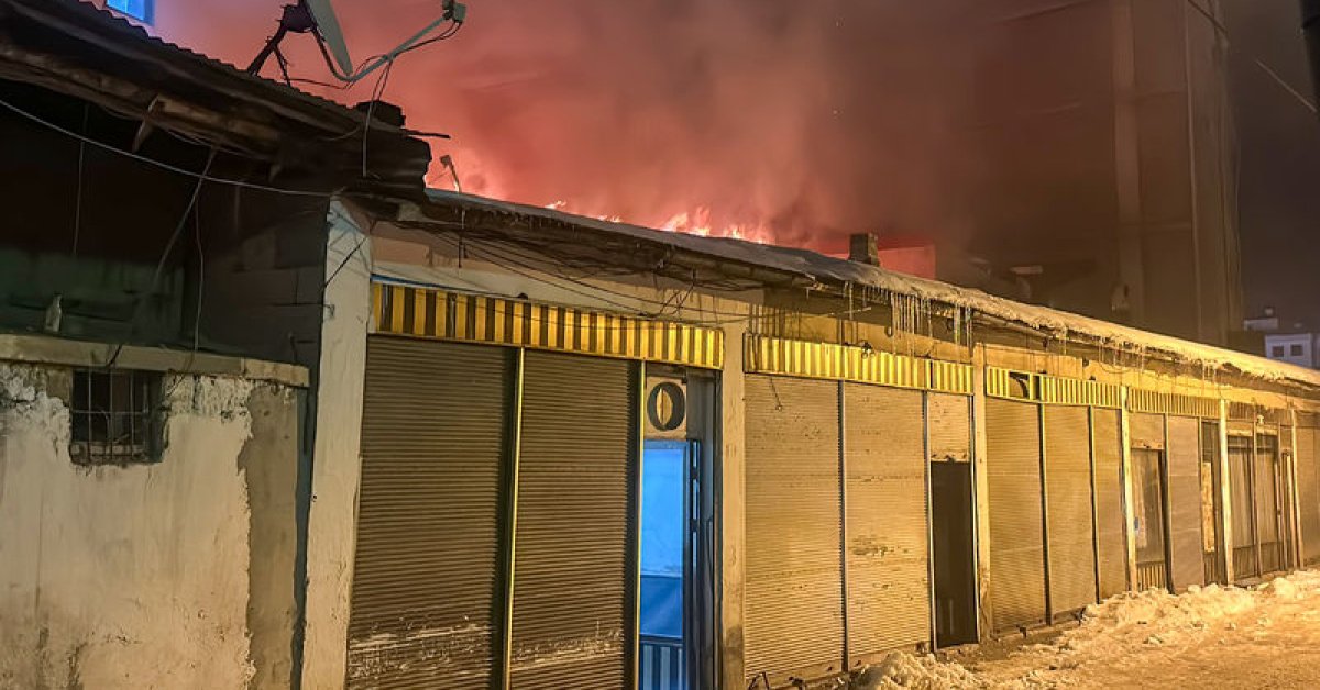Van'da korkutan yangın: 5 iş yeri yandı