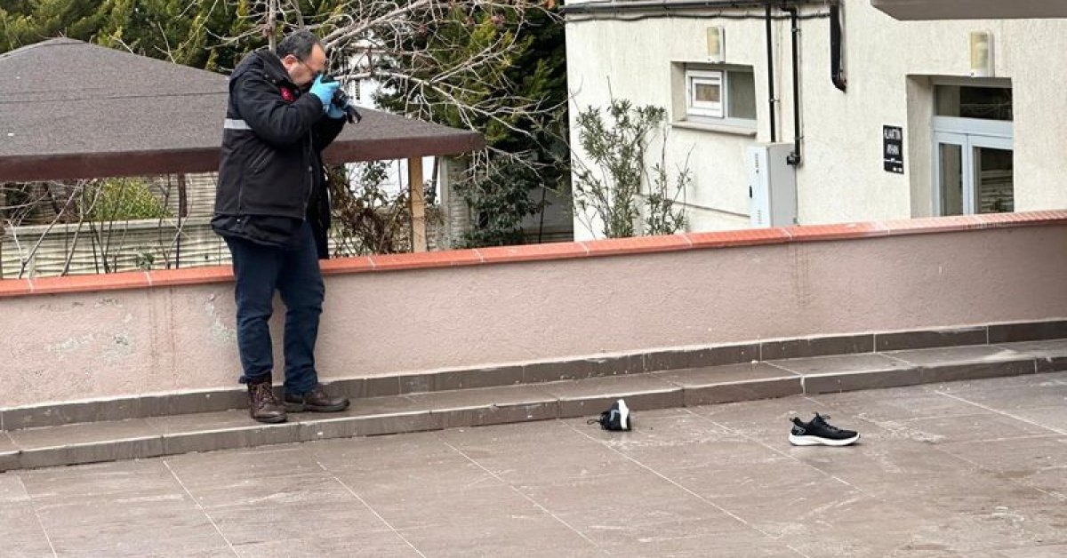 Uşak’ta apartman yöneticisi çatıdan düşerek hayatını kaybetti