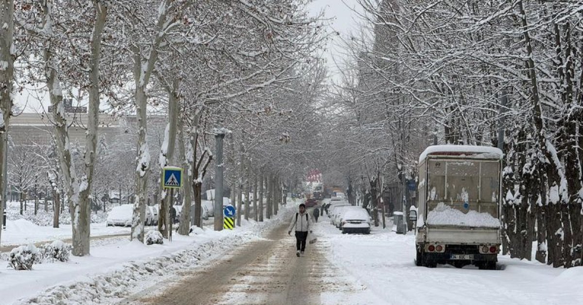 Son dakika: Diyarbakır ve Şırnak’ta kar etkili oldu… Uçuşlar iptal edildi