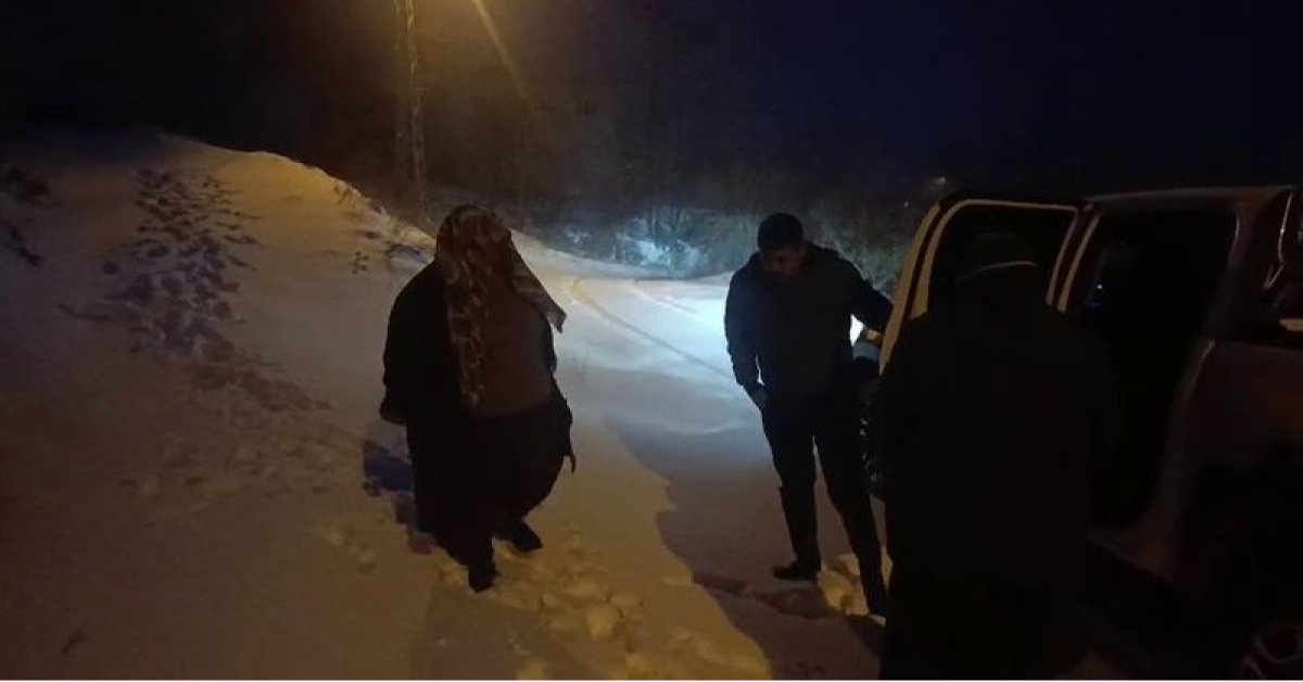 Osmaniye’de kar nedeniyle mahsur kalan vatandaşlar kurtarıldı