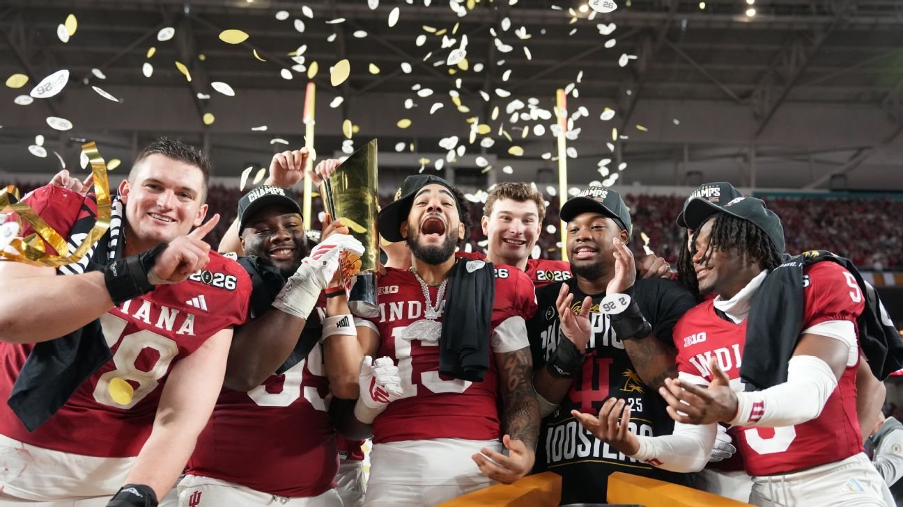 Hoosiers, fans brave winter storm to celebrate CFP title