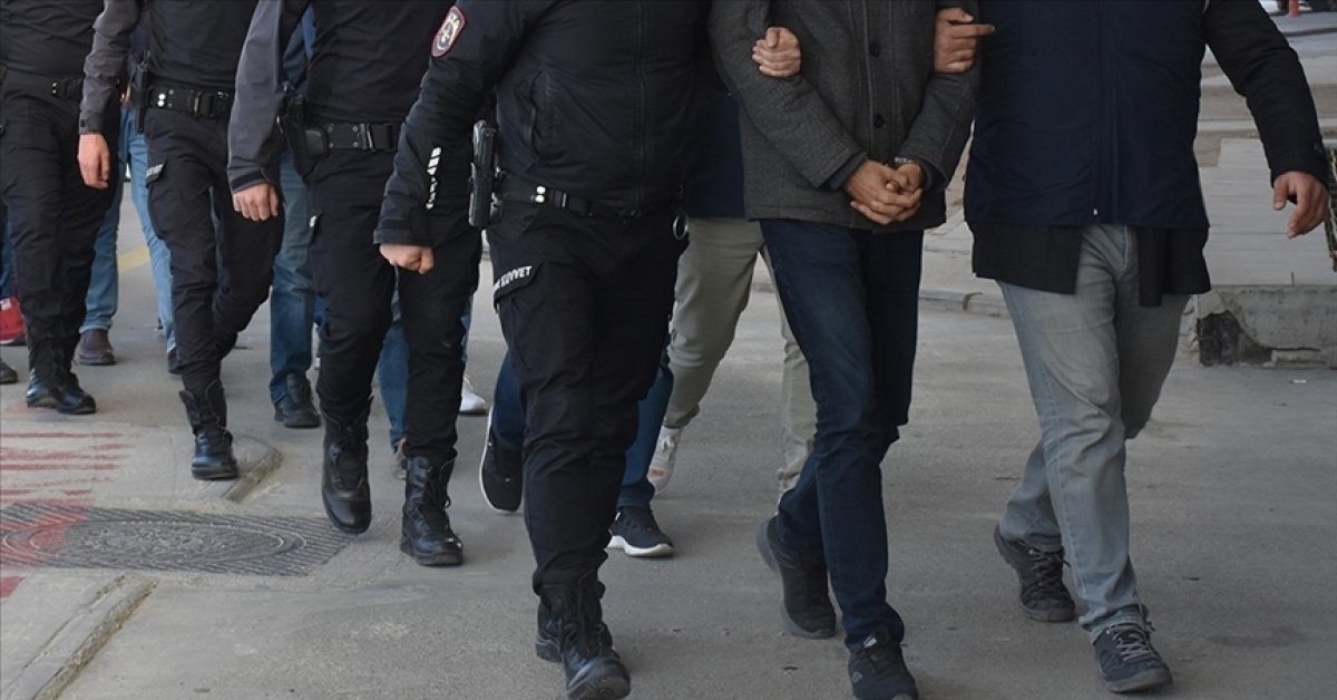 İzmir’de izinsiz yürüyüşe polis müdahalesi: 6 gözaltı