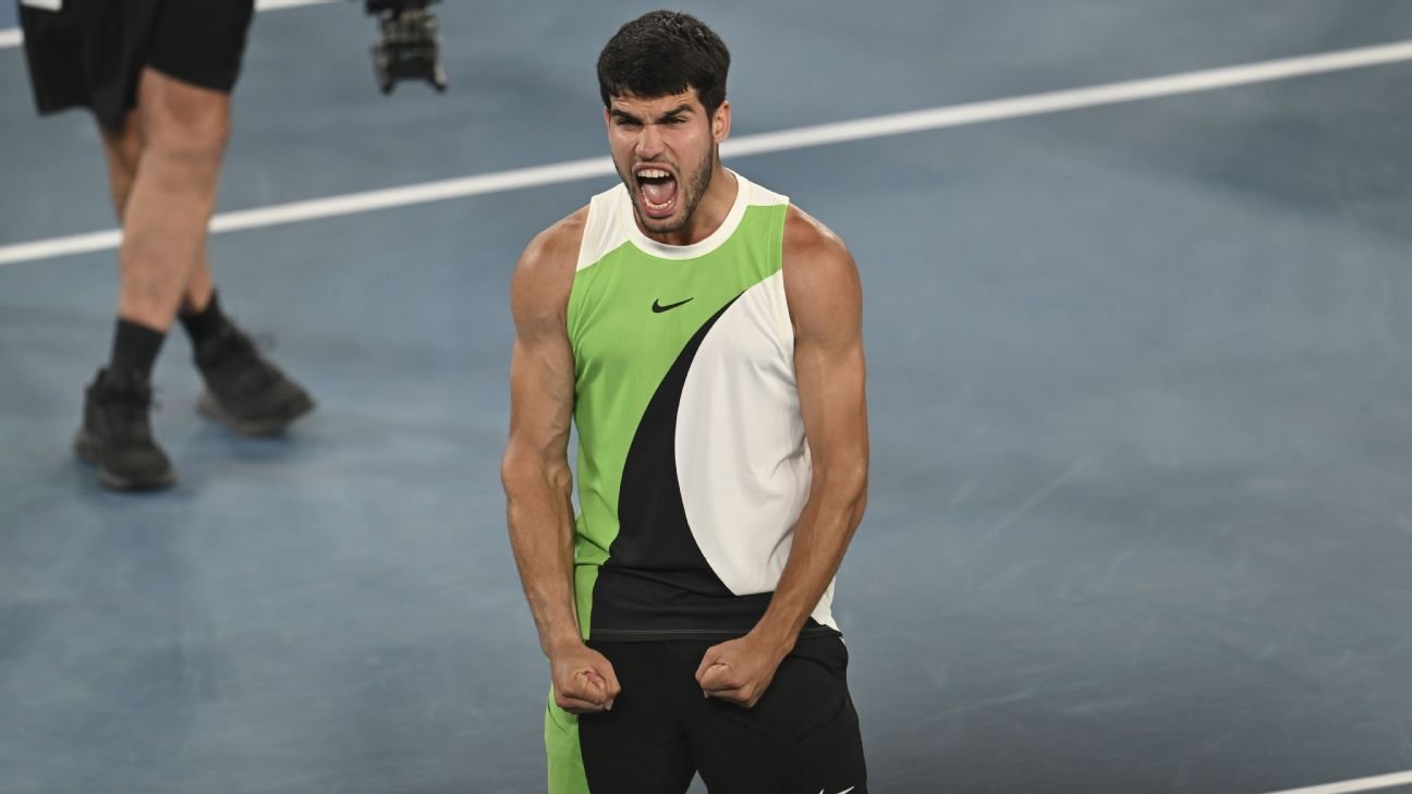 Carlos Alcaraz moves on to Australian Open semis with win