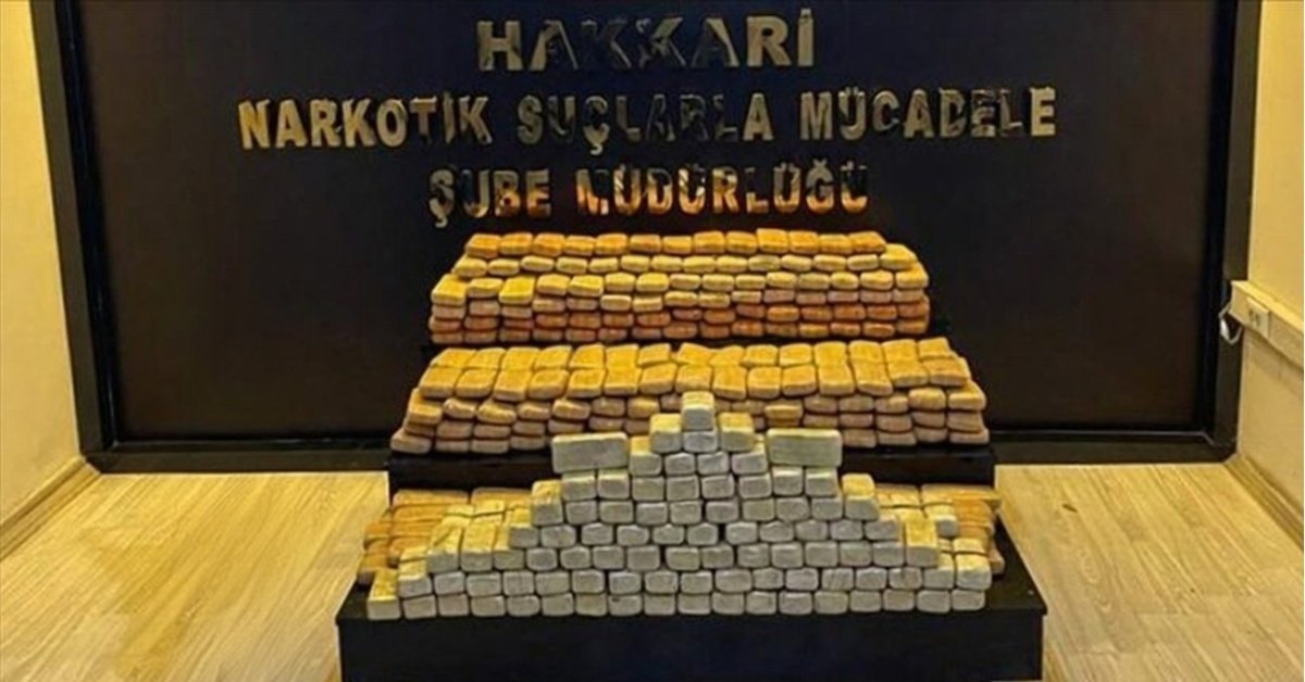 Minibüste 63 kilogram sentetik uyuşturucu ele geçirildi