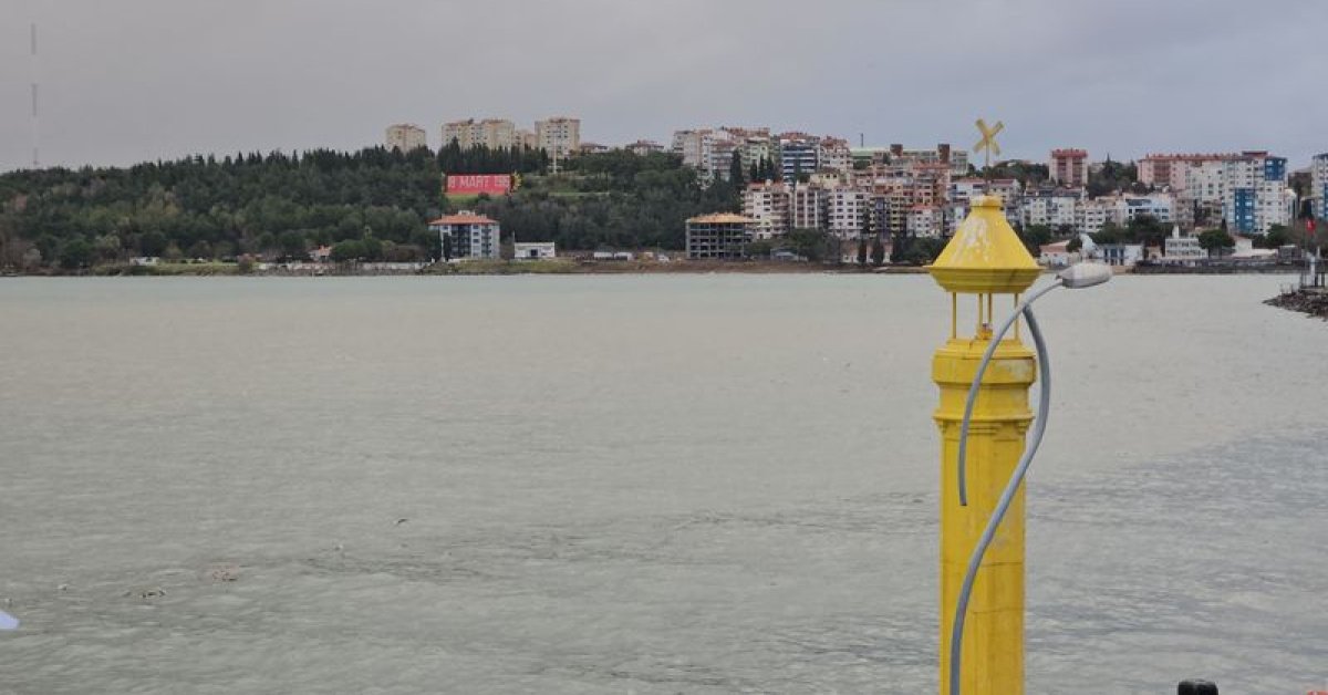 Çanakkale’de denizin rengi değişti | Son dakika haberleri
