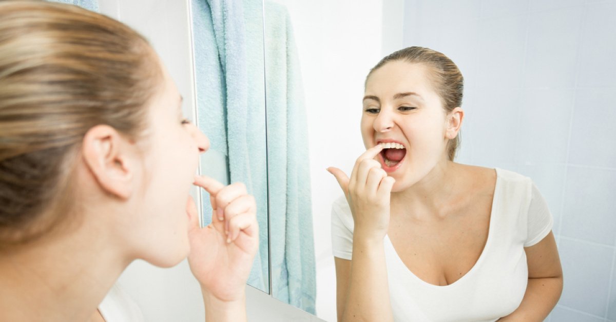 Diş arasında kalan yemek orucu bozar mı? Diyanet’e göre oruçluyken diş arasında kalan yemeği yutmak orucu bozar mı?