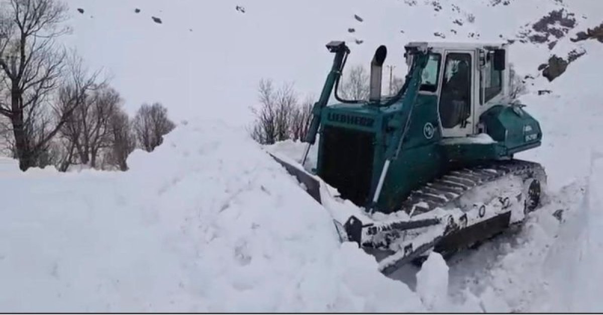 Son dakika: Şırnak’ta kar kalınlığı 2 metreyi aştı, ekipler vardiyalı sistemle çalışıyor