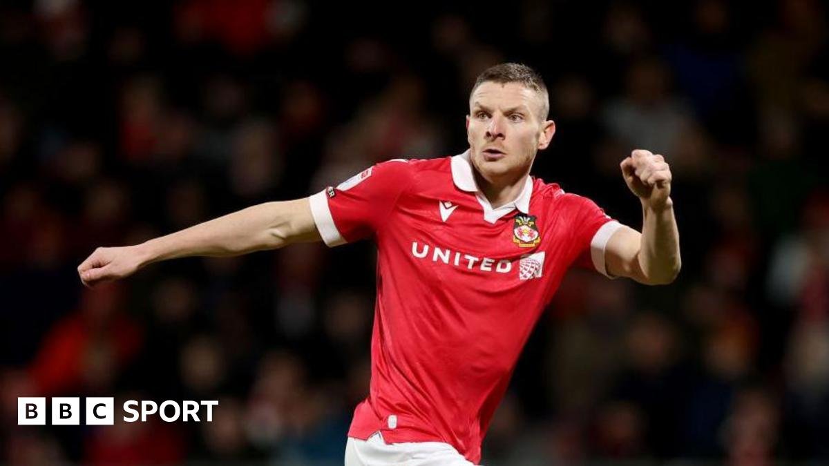 Bradford City sign Wrexham striker Paul Mullin on loan