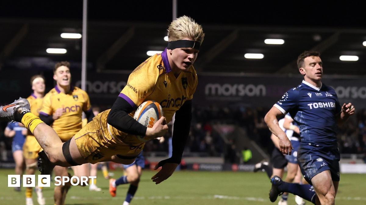 The Prem: Sale 29-43 Northampton: Saints win 11-try thriller to go back to top