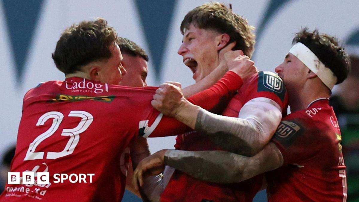 United Rugy Championship: Scarlets 27-22 Ulster – Mee scores late winner