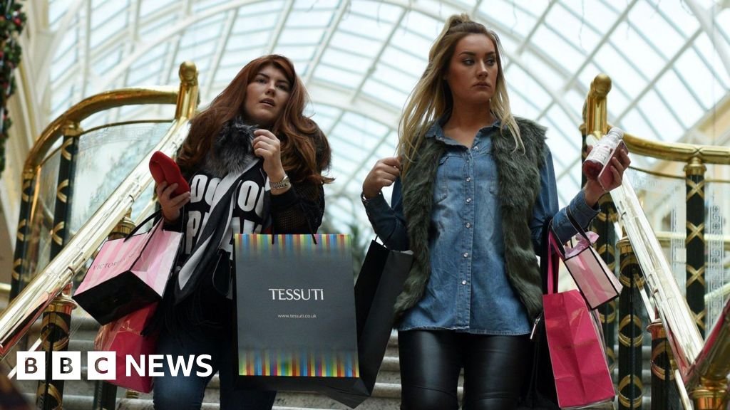Demand for online jewellery boosts December retail sales