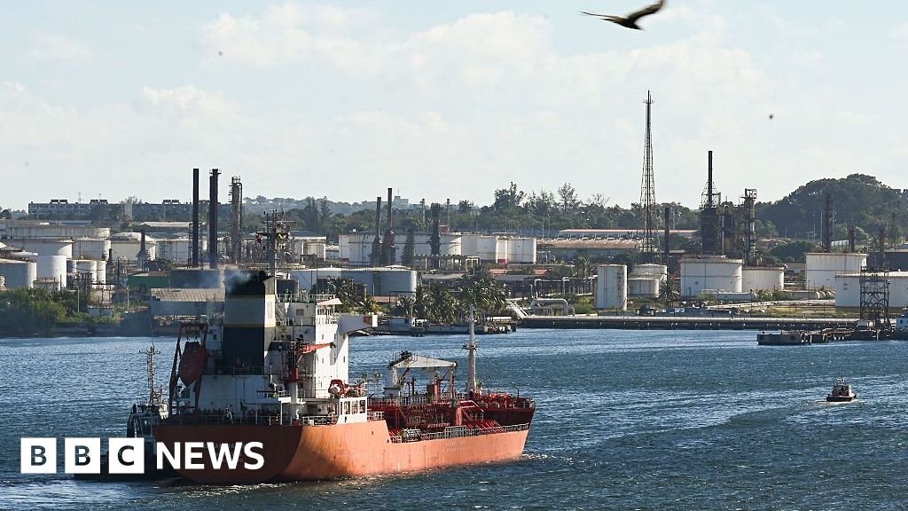 Donald Trump to impose tariffs on countries that sell oil to Cuba