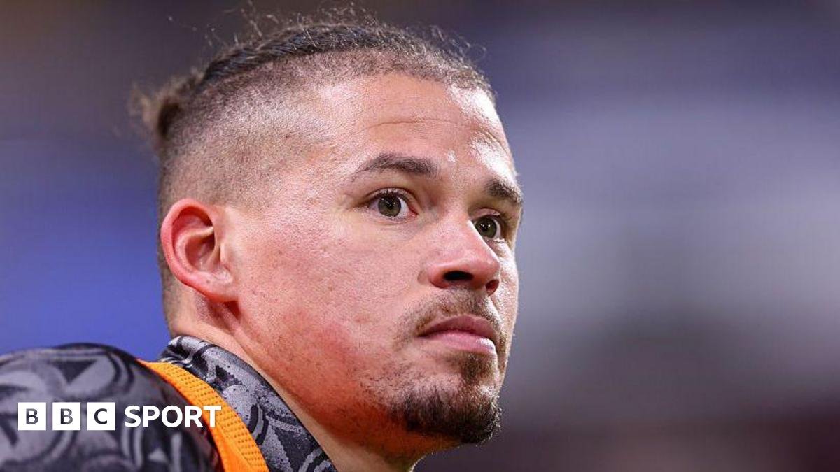 Kalvin Phillips: Sheffield United eye loan move for Man City midfielder