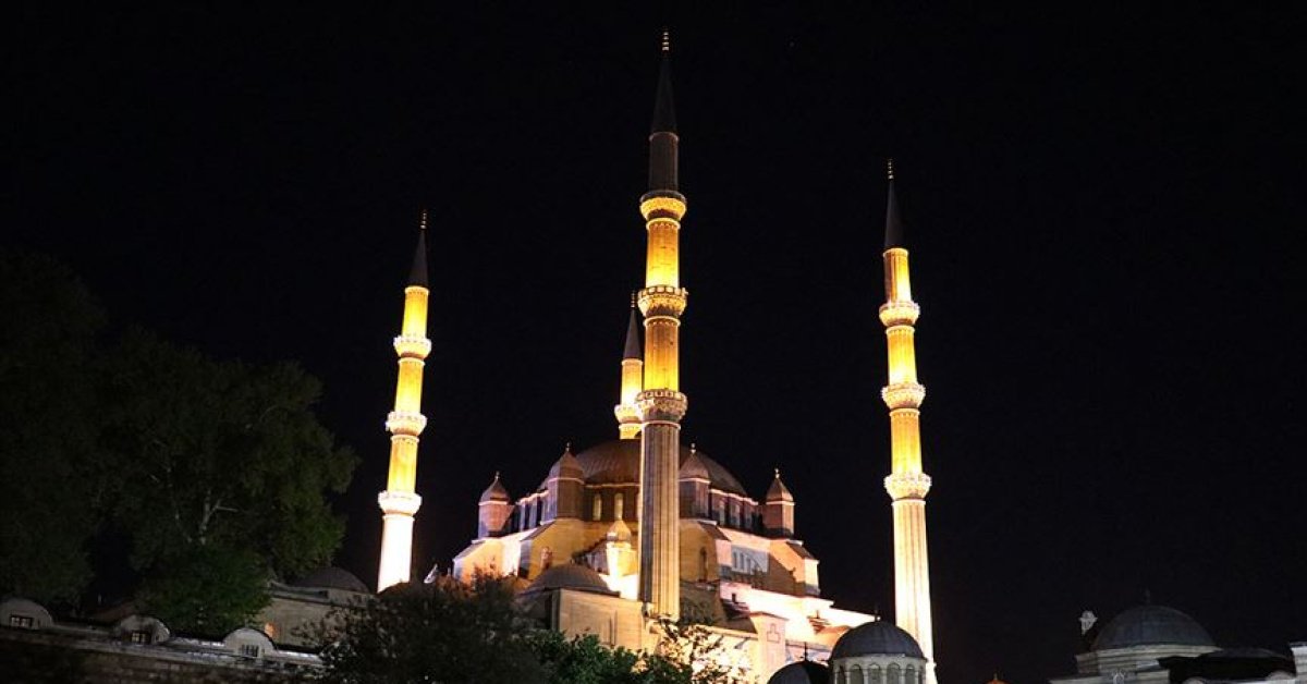 Diyanet ile Berat Kandilinde hangi ibadetler yapılır? Kandil duası ile Berat Kandili orucu ne zaman, nasıl tutulur?