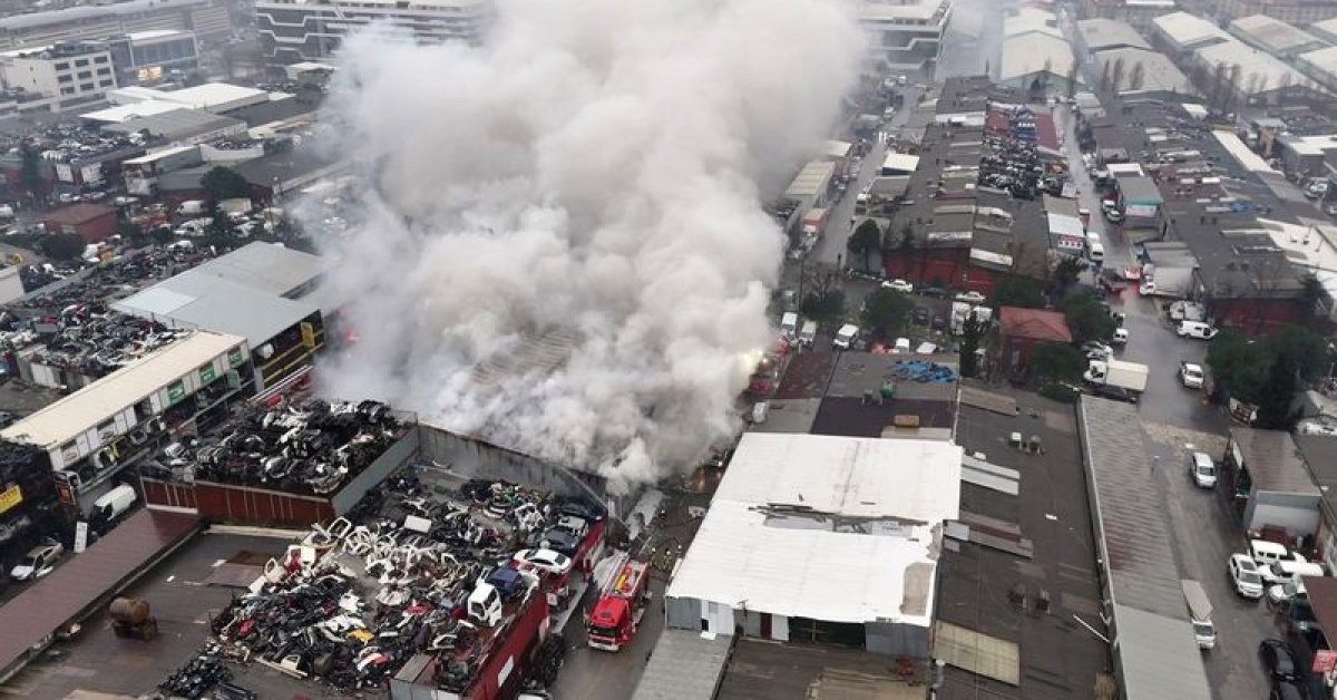 İstanbul’da Başakşehir’de sanayi sitesinde yangın | SON DAKİKA HABER