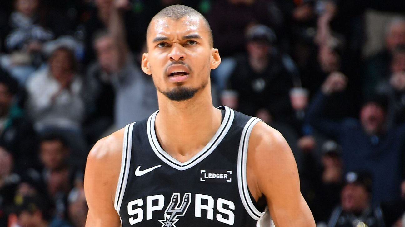 Fantasy basketball fast break: Wemby’s minutes restriction, KAT’s new offensive role, and more