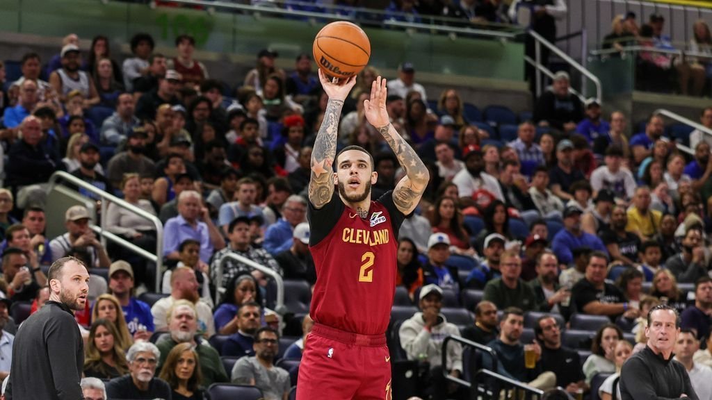 Sources: Jazz acquire Lonzo Ball, trade away Jock Landale