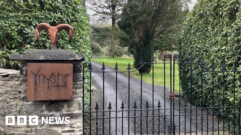 Dead flies and dirty knife – Michelin-starred restaurant's hygiene failings revealed