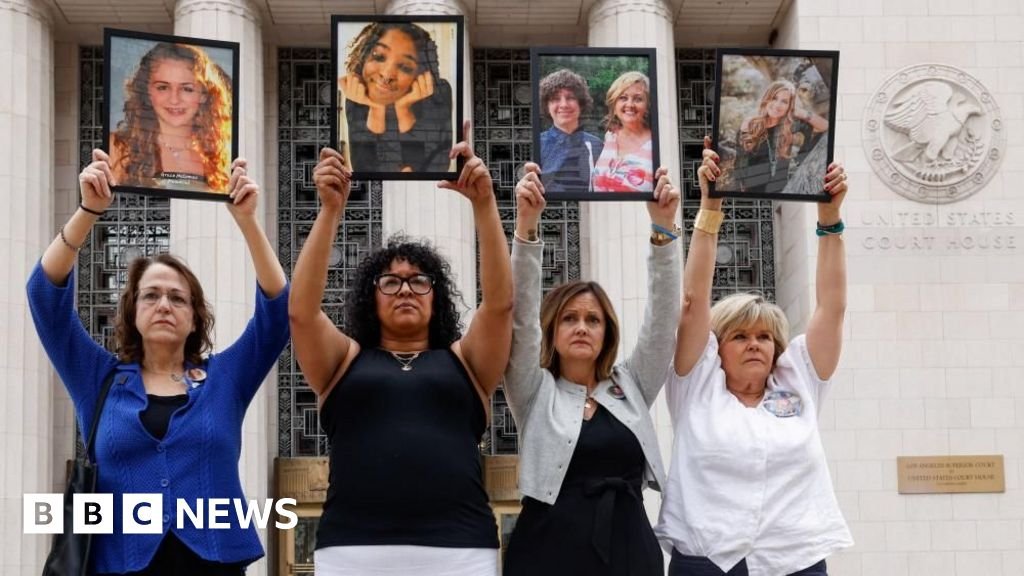 Instagram and YouTube owners built 'addiction machines', trial hears