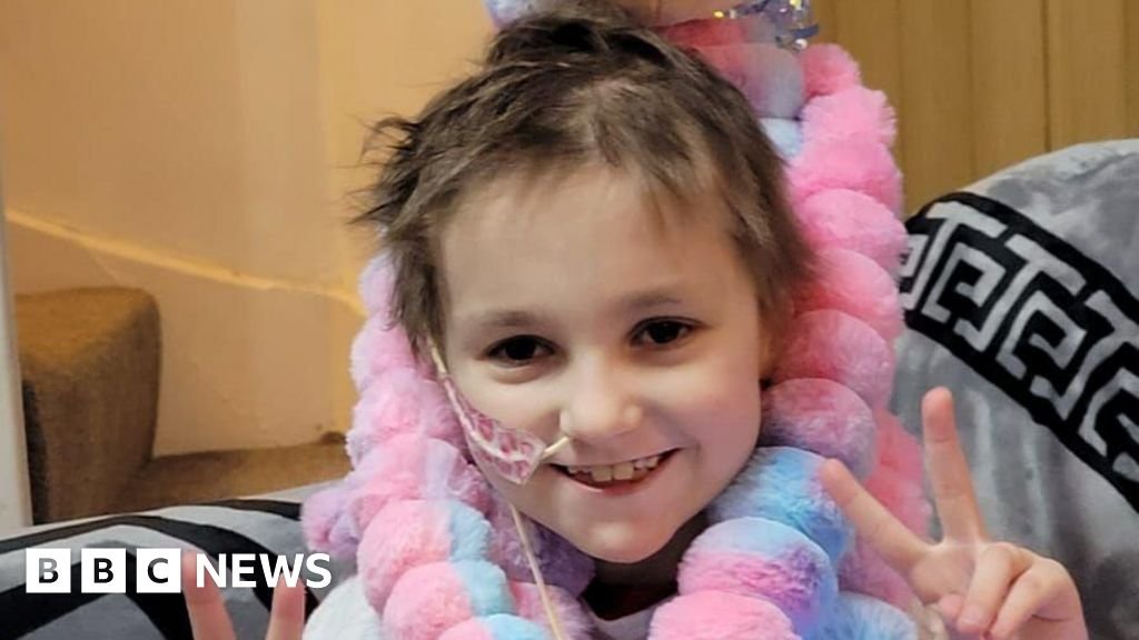Girl with cancer receives 60,000 birthday cards from across globe in world record attempt
