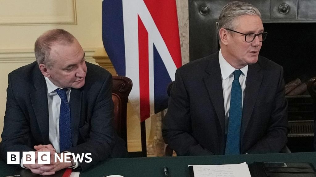 Where does sacking of Civil Service head leave Sir Keir Starmer?