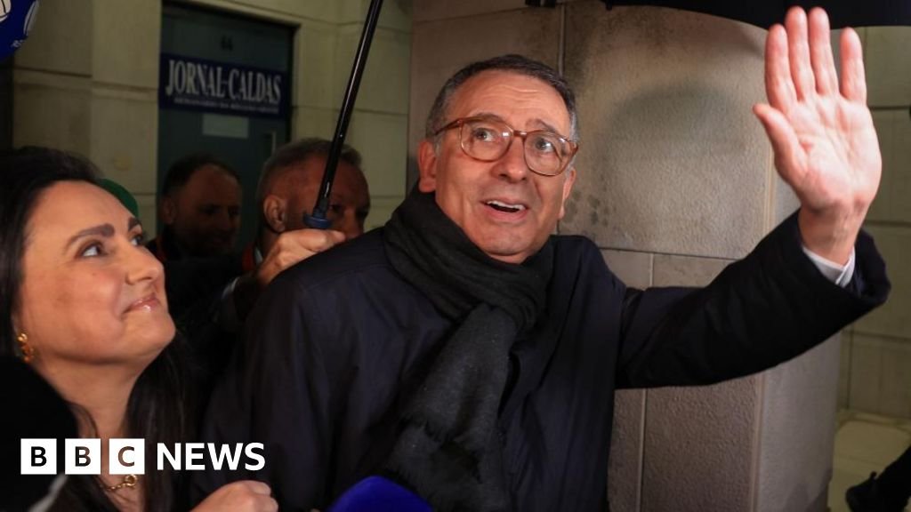 Centre-left candidate poised to comfortably win Portuguese presidency