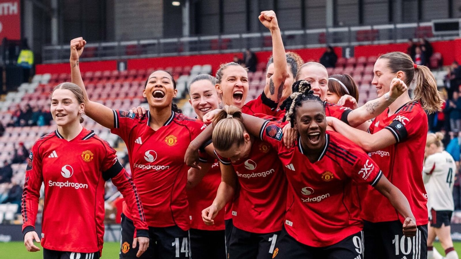 WSL round-up: Man Utd beat Liverpool to go second thanks to Lisa Naalsund double | Football News